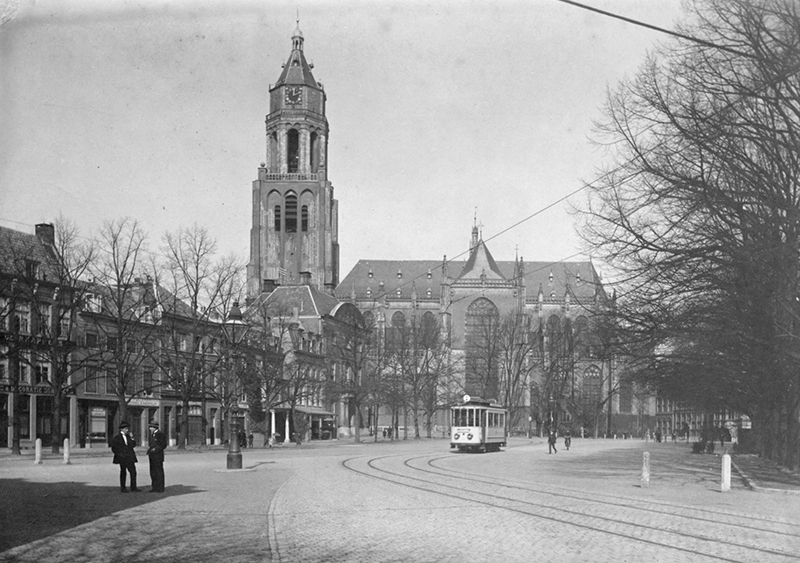 1910: Markt met tramlijn afbuigend naar de Marktstraat